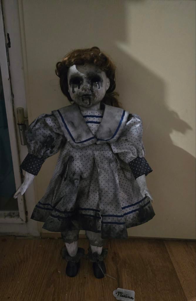 Creepy Doll Marina horror pop haunted halloween gothic, Ophalen of Verzenden, Nieuw, Pop