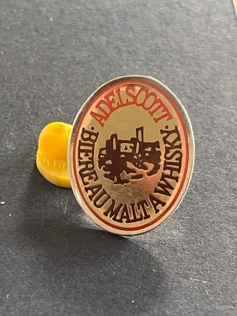 Vintage Bier Pin Adelscott Biere au Malt Whisky, Verzamelen, Biermerken, Gebruikt, Overige typen, Overige merken, Ophalen of Verzenden