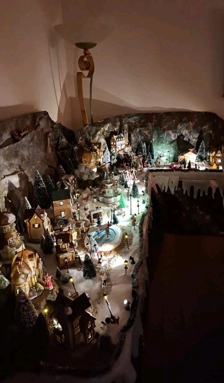 Groot & compleet Lemax kerstdorp – ±100 figuren, Diversen, Ophalen, Zo goed als nieuw