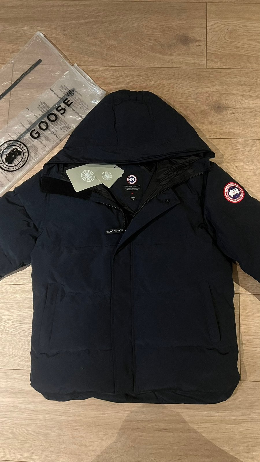 Canada Goose macmillan navy maat L valt als M, Kleding | Heren, Jassen | Winter, Verzenden, Zo goed als nieuw, Zwart