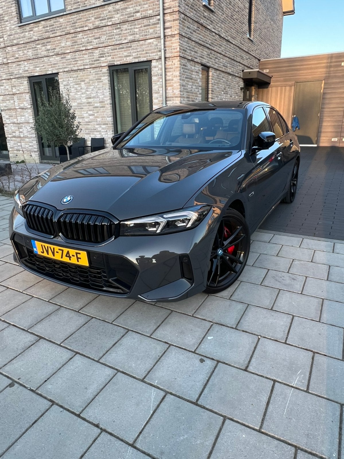 BMW 320e M pakket/nieuw model/Head-Up/Gravitgrau/Keyless, Auto's, BMW, Particulier, 3-Serie, ABS, Achteruitrijcamera, Adaptieve lichten