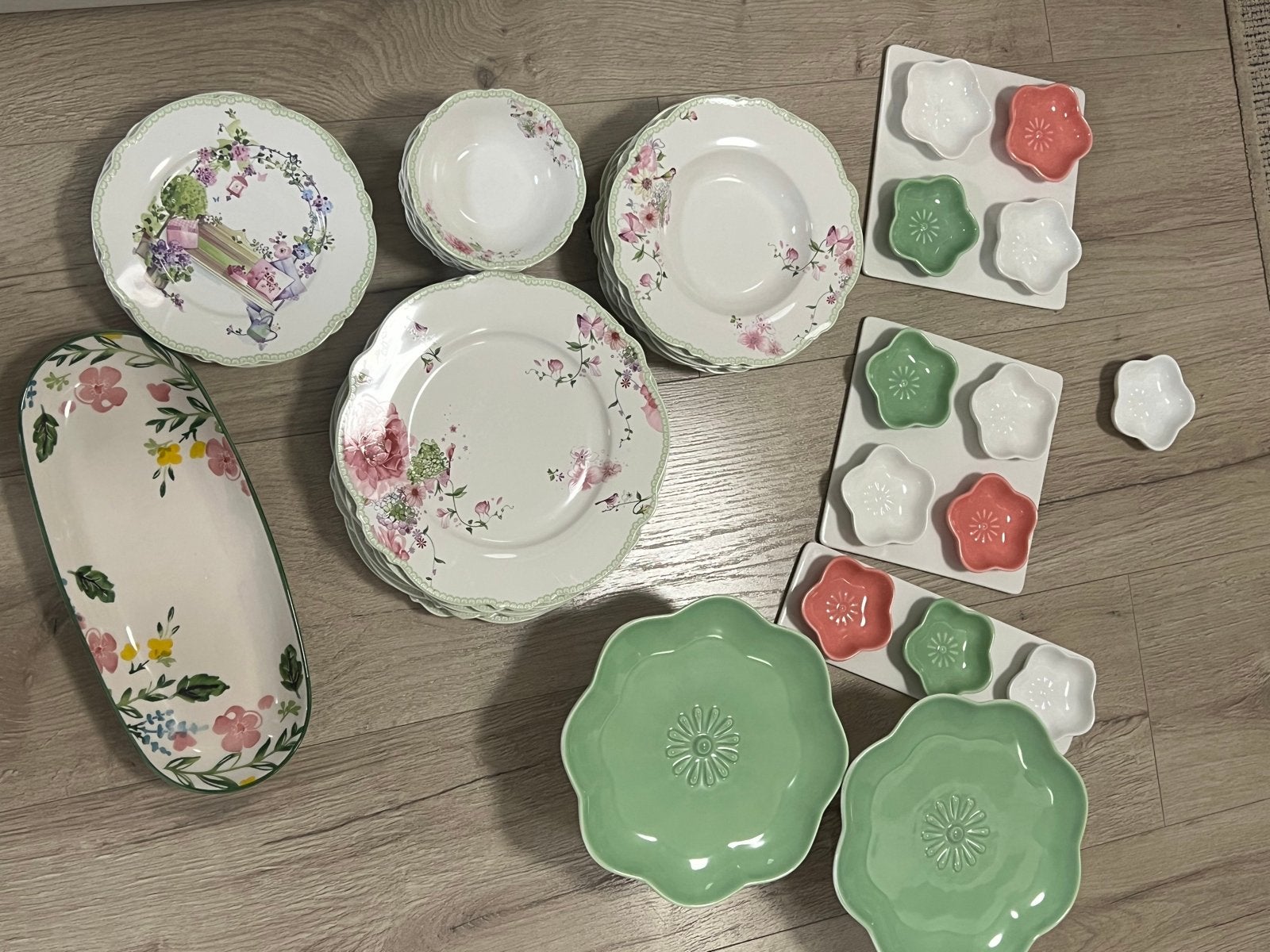 Prachtig Bloemen Servies Set - Compleet en Zo Goed als Nieuw, Ophalen, Overige merken, Keramiek, Zo goed als nieuw