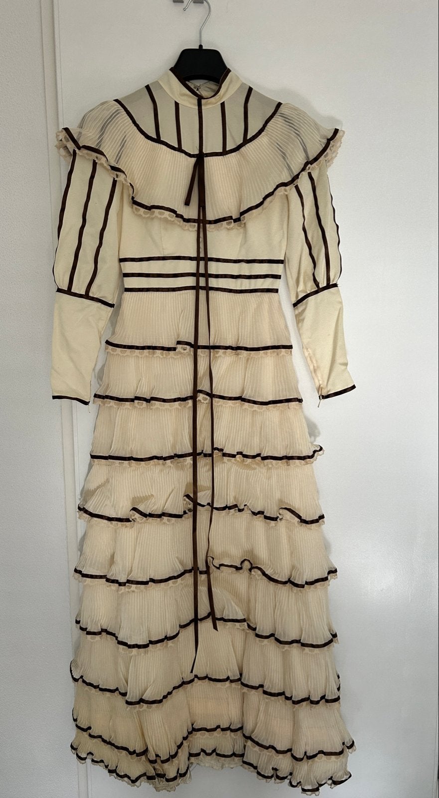 Vintage Crème (Trouw)Jurk met Ruches en Bruine Details, Ophalen of Verzenden, Gedragen, Beige, Trouwjurk