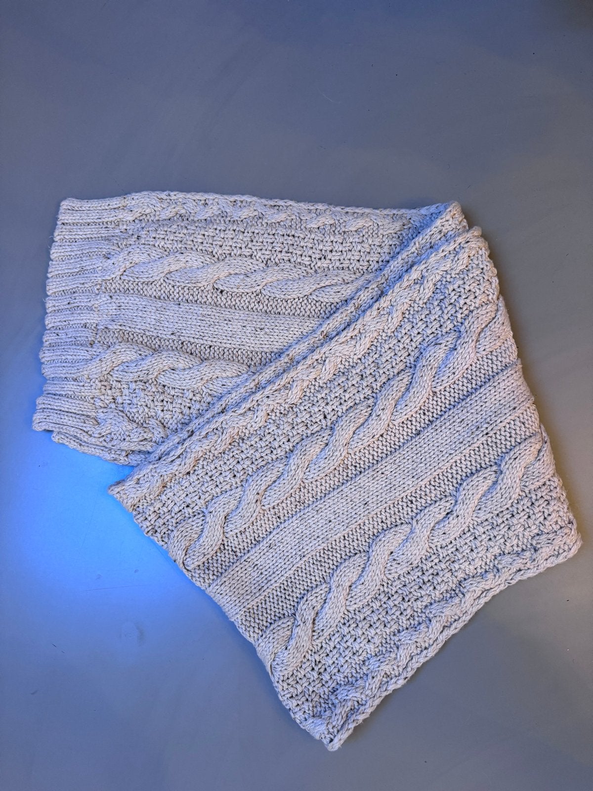 Grote dikke gebreide sjaal, Ophalen of Verzenden, Zo goed als nieuw, Maat 46/48 (XL) of groter, Sjaal