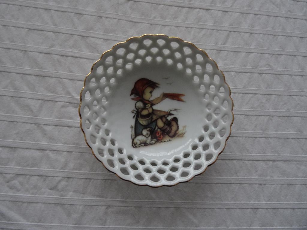 M J Hummel Schaaltje. auf wiedersehn farewell Reutter, Ophalen of Verzenden, Zo goed als nieuw, Porselein, Bord of Schaal