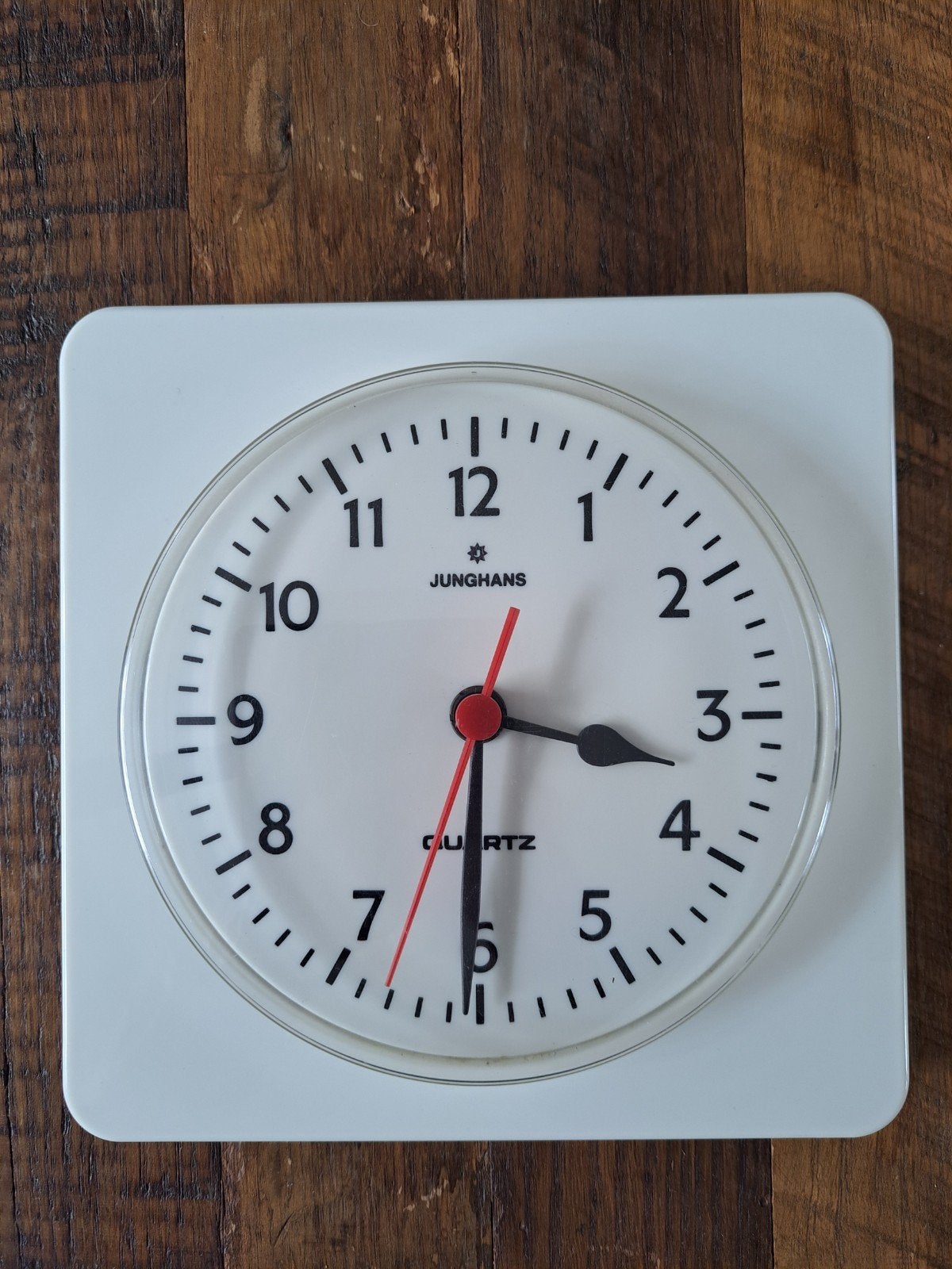 Fraaie vintage Junghans Quartz wandklok | keukenklok | klok, Vintage, Gebruikt, Kunststof, Ophalen of Verzenden