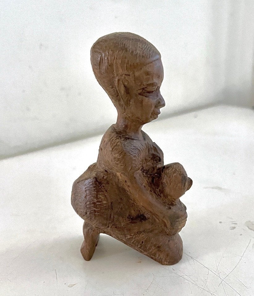 Afrikaans beeldje Vrouw met kind op schoot, Ophalen of Verzenden
