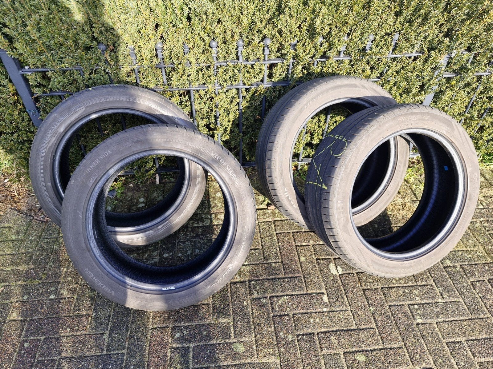 Vredestein en Apollo banden 205/50 R17, Ophalen, Gebruikt