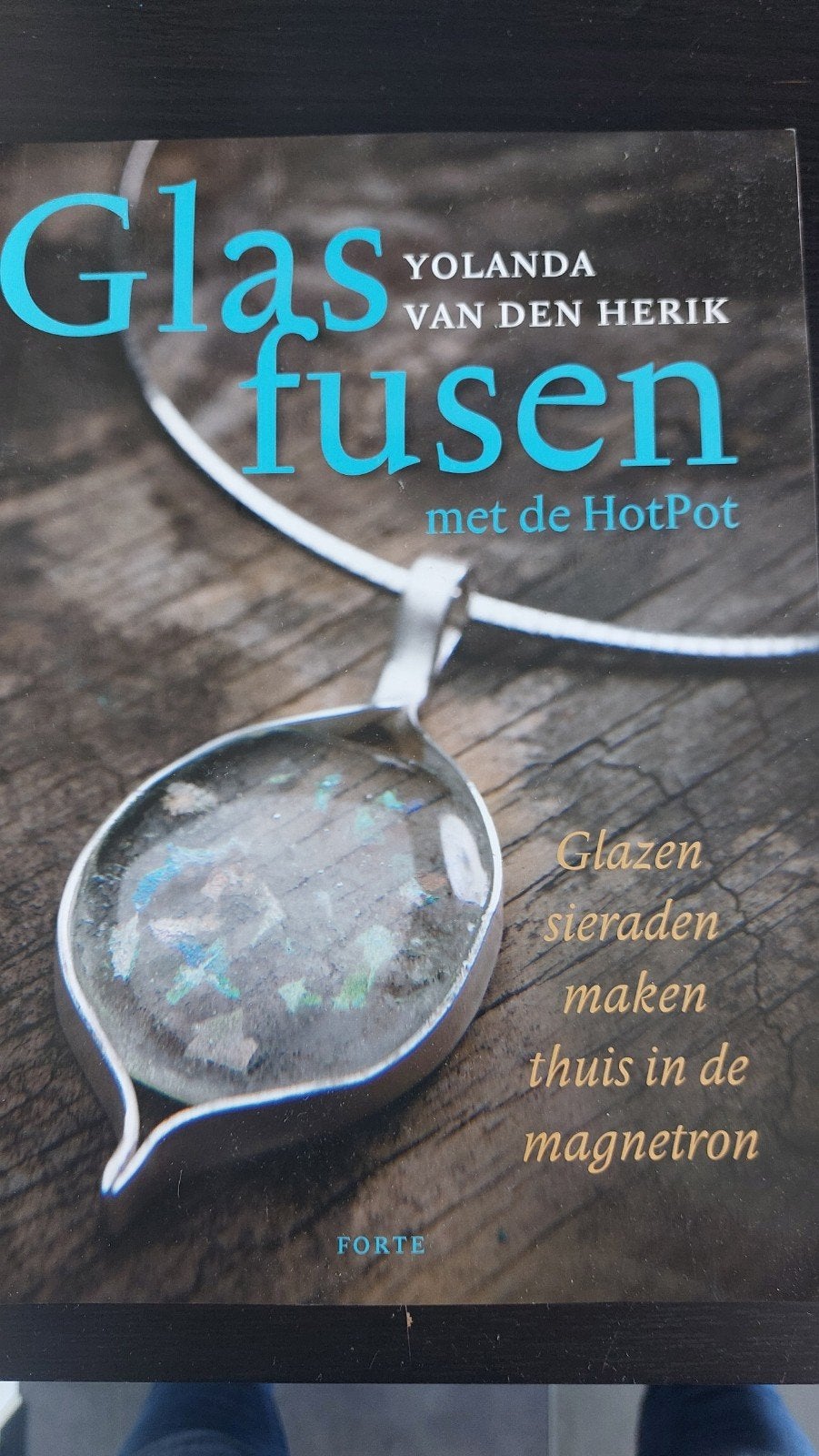 Glasfusen met de HotPot - Glazen sieraden maken, Ophalen of Verzenden, Zo goed als nieuw, Overige onderwerpen, Yolanda van den Herik