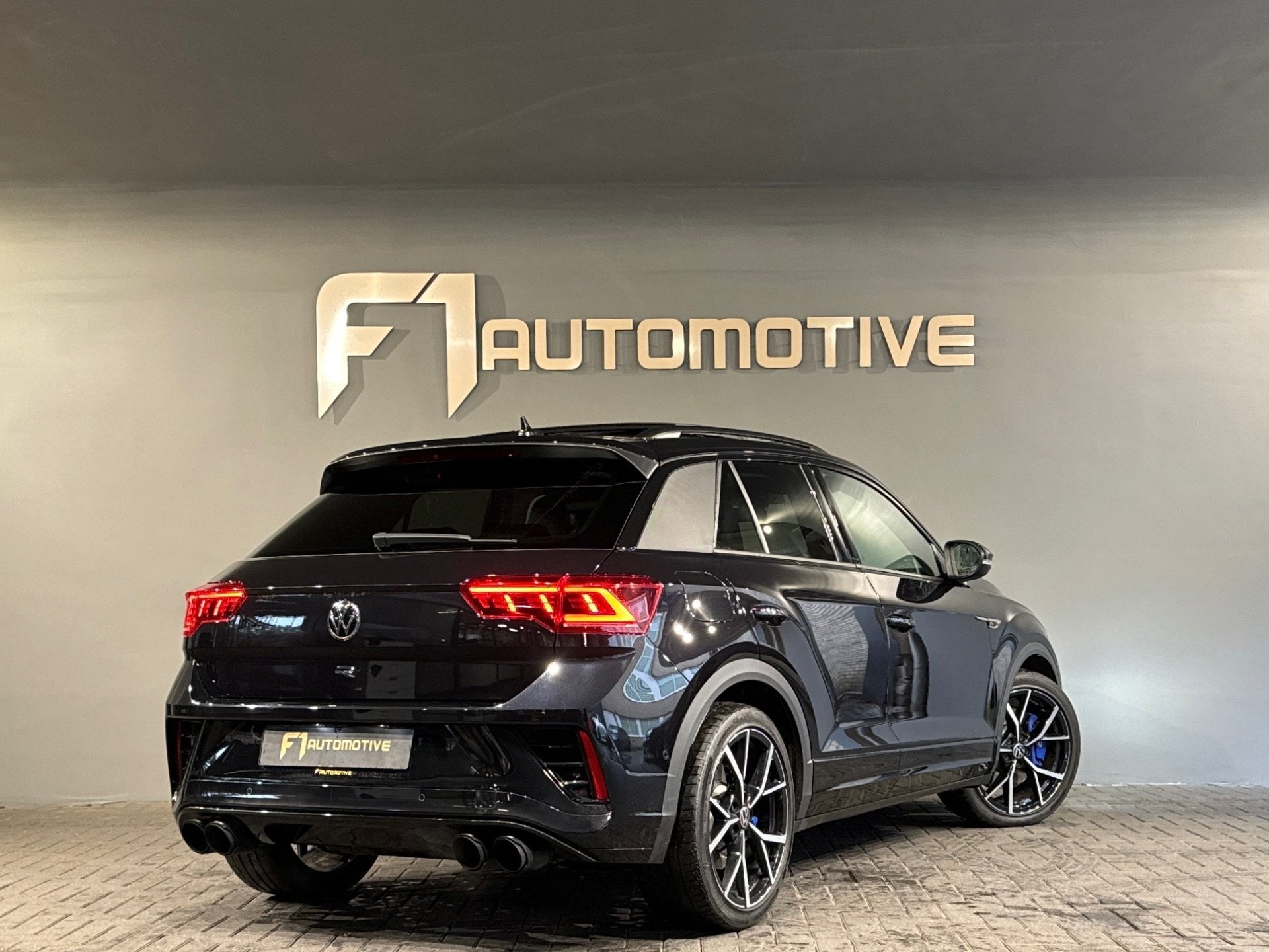 Volkswagen T-ROC R 2.0 TSI 4M Pano|Beats|Keyless|IQ|Camera, Automaat, Dealer onderhouden, Gebruikt, 4 cilinders