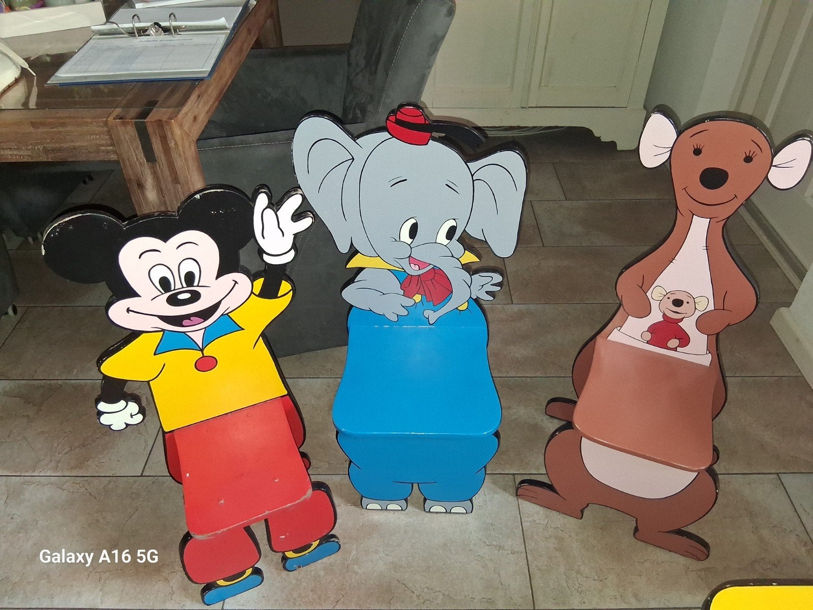 Kindertafel met 3 stoeltjes (Mickey, Dumbo, Kangoeroe), Ophalen of Verzenden, Gebruikt, Tafel