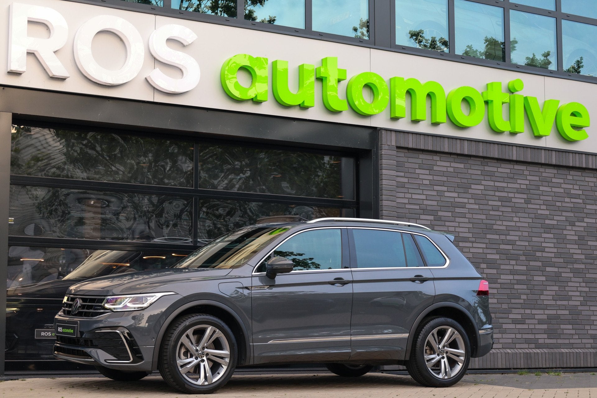 Volkswagen Tiguan 1.4 TSI eHybrid R-Line Business+ | VOL! |, Auto's, Volkswagen, 1716 kg, 4 cilinders, Hybride Elektrisch/Benzine