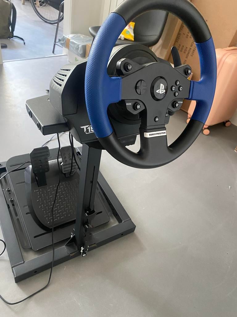 Thrustmaster T150 racestuur met pedalen + Next Level stand, Ophalen of Verzenden, Gebruikt, Zonder controller