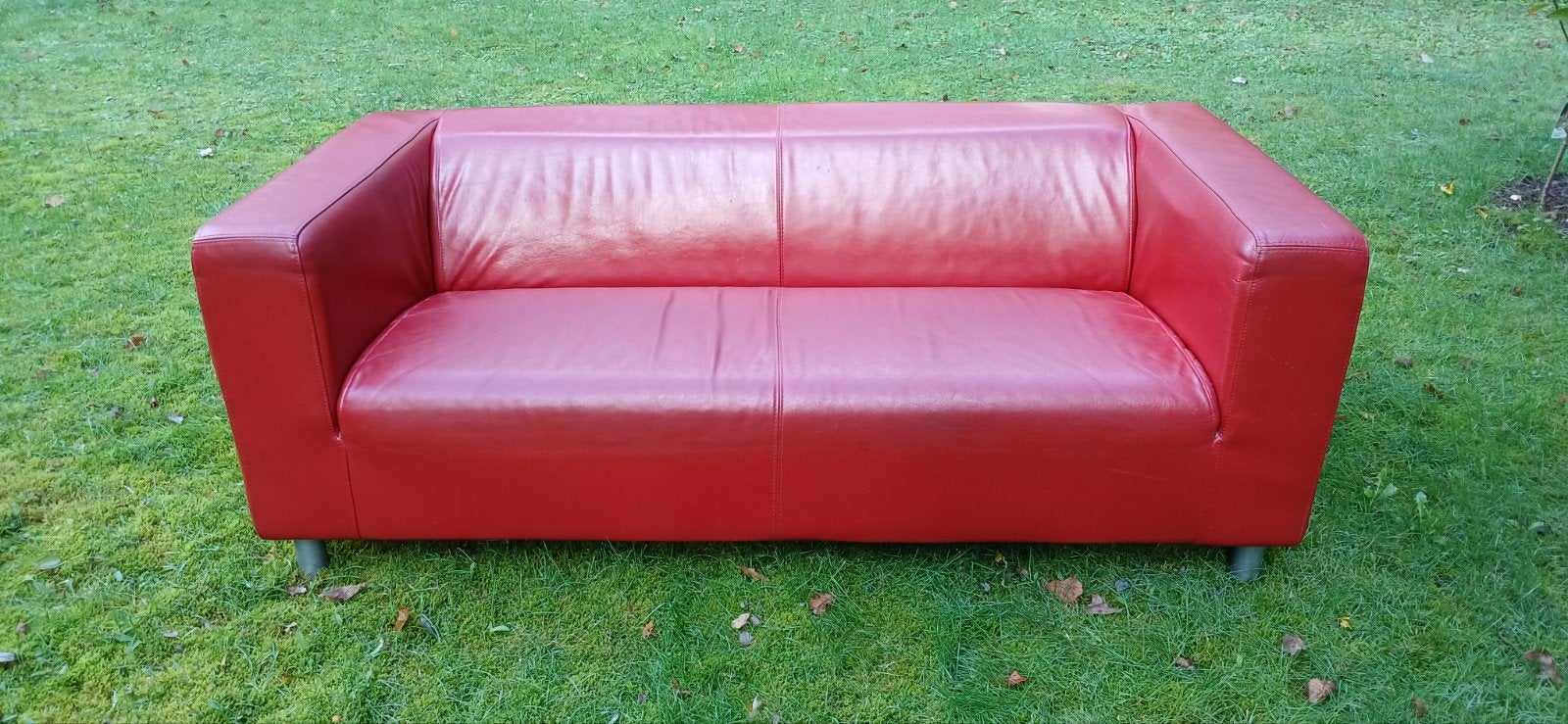Rode, kunstleren Klippan bank van Ikea, Huis en Inrichting, Ophalen, Gebruikt, 125 cm of meer, 125 cm of meer