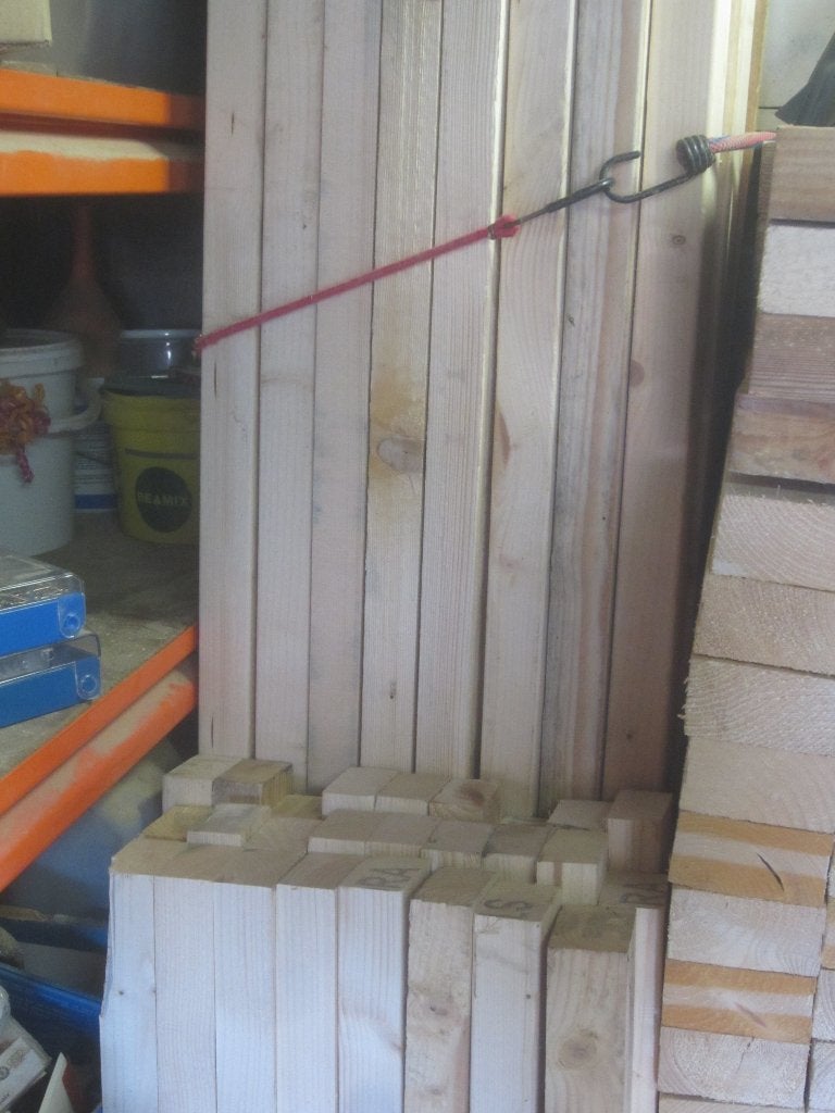 > 200 nieuwe stevige dikke houten balken (93x47 en 70x40 mm), Tuin en Terras, Palen, Balken en Planken, Ophalen, Zo goed als nieuw