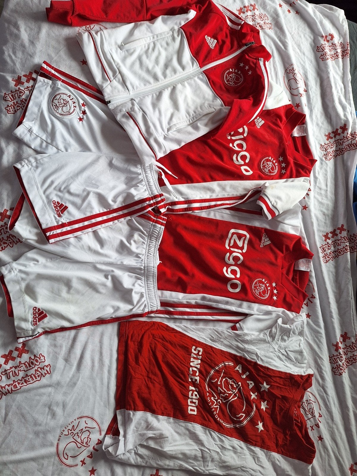 Origineel Ajax kledingpakket maat 140, Adidas, Gebruikt, Ophalen of Verzenden, Setje