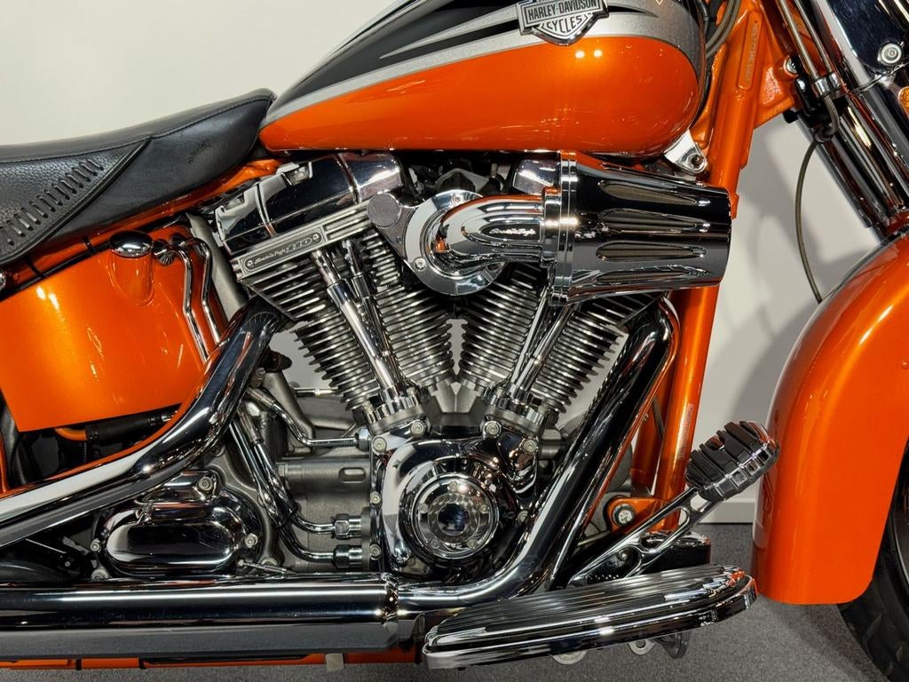 HARLEY-DAVIDSON CONVERTIBLE CVO FLSTSE SOFTAIL (bj 2010), HARLEY-DAVIDSON, Chopper, Bedrijf, Onbekend