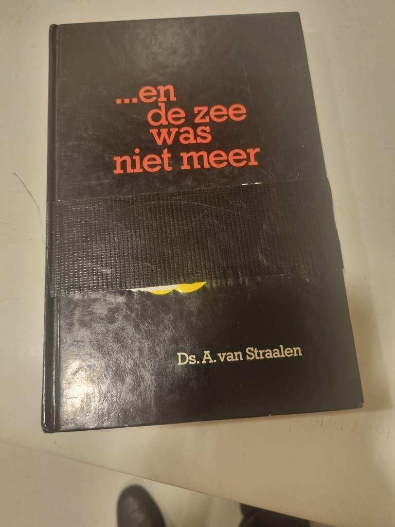 Ds. A. van Straalen.  ...en de zee was niet meer. 10 preken., Boeken, Ophalen of Verzenden, Gelezen, Christendom | Protestants
