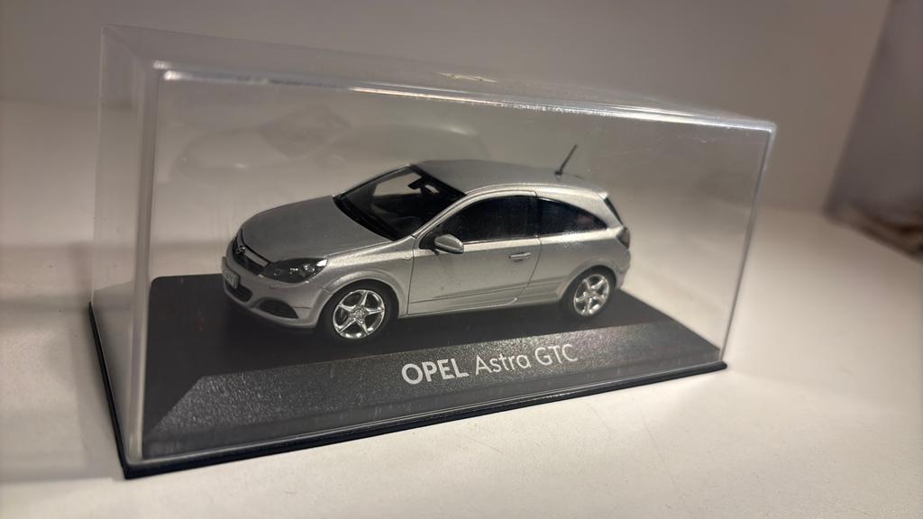 Opel astra caravan gtc minichamps 1.43, Hobby en Vrije tijd, Modelauto's | 1:43, Ophalen of Verzenden, A, A, A