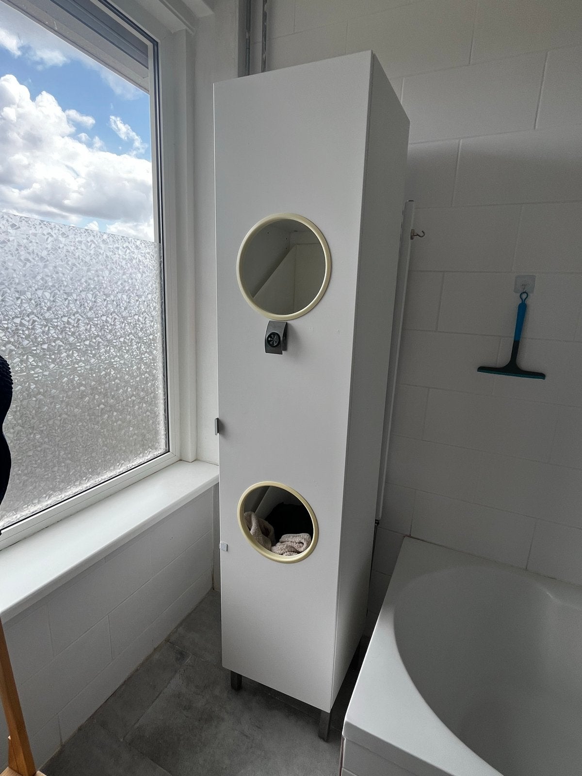 IKEA NYSJÖN white laundry cabinet, Ophalen, Met plank(en), Minder dan 50 cm, Gebruikt