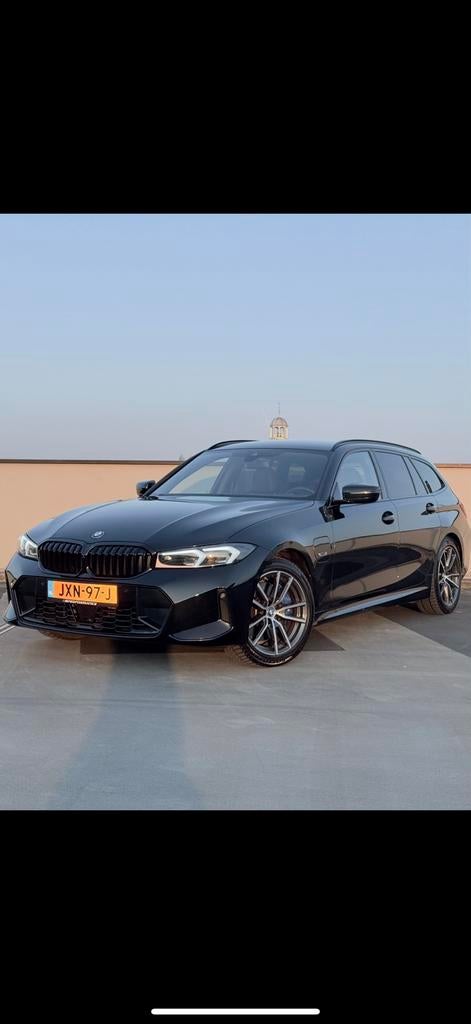 BMW 3-serie 330e Touring M Sport | HUD | ACC | MEMORY|SOH97%, 1998 cc, Zwart, 4 cilinders, Adaptive Cruise Control