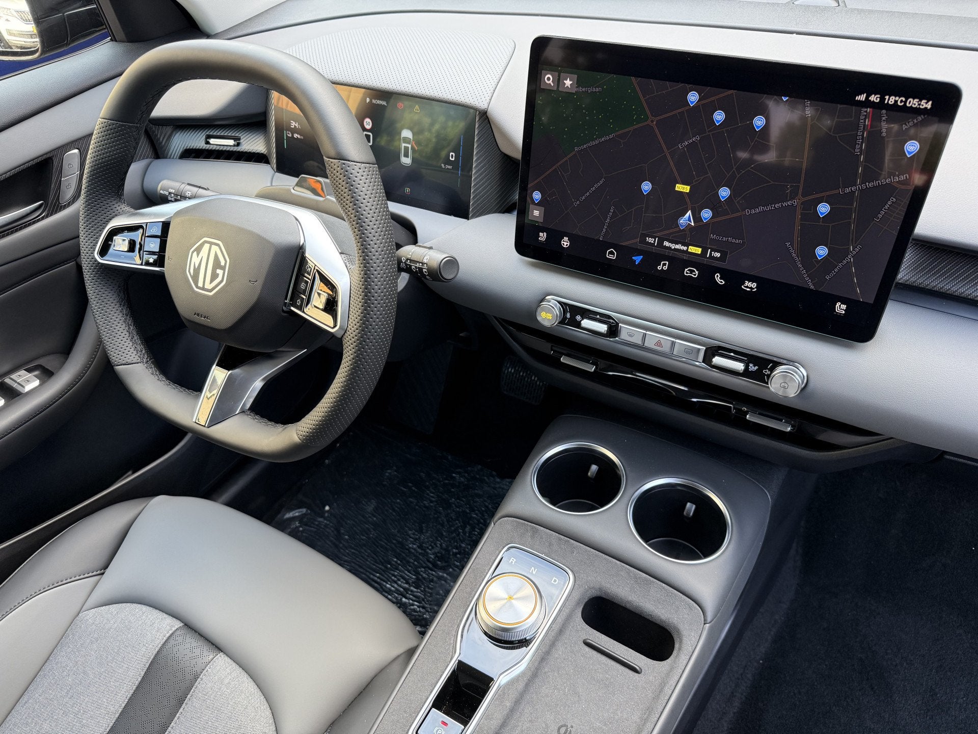 MG MGS5 EV Luxury 64 kWh, Nieuw | Rijklaar prijs (bj 2026), Auto's, 12 maanden, Gebruikt, Leder en Stof, Zwart