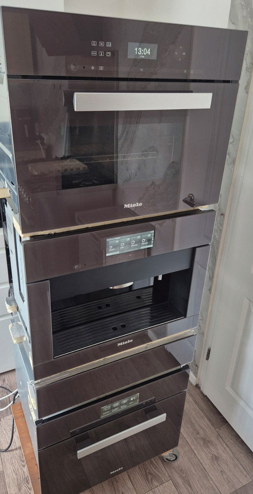 Luxe Miele set: koffiemachine + combi oven+ stoom magnetron, Ophalen, Gemalen koffie, 10 kopjes of meer, Koffiemachine