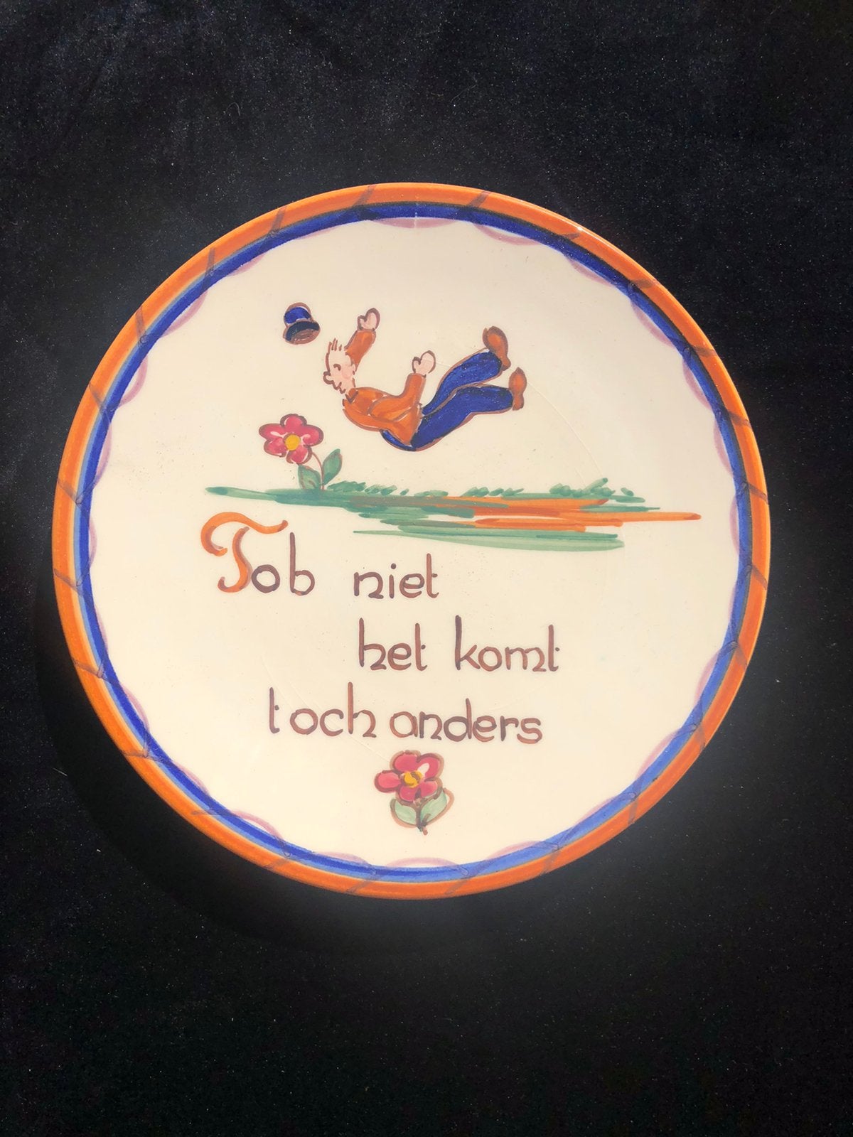 Spreukenbordje Vlieg Uut 15cm plateel handgemaakt, Antiek en Kunst, Ophalen of Verzenden