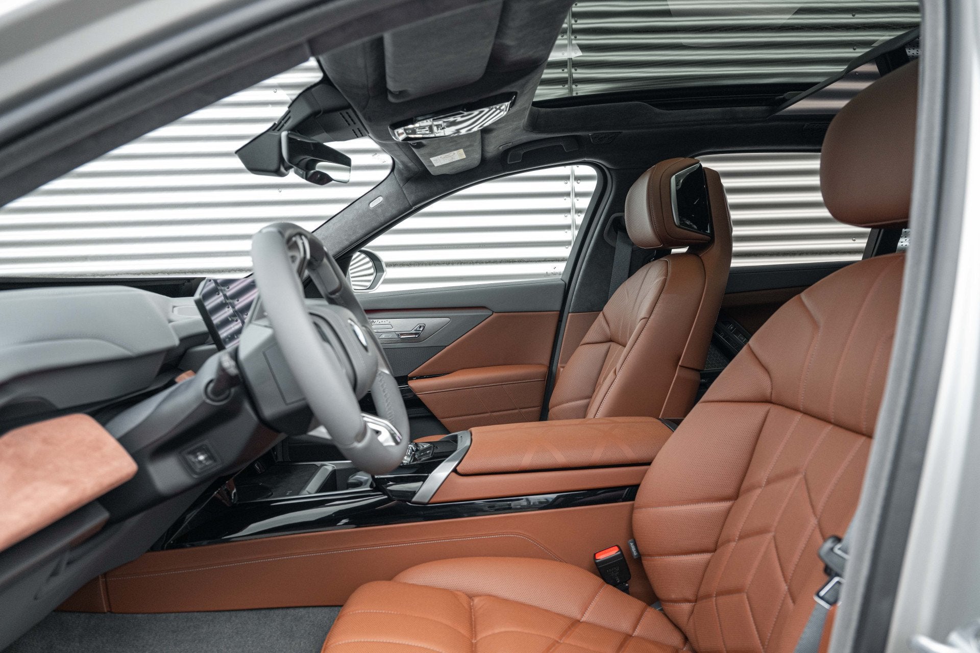 BMW i7 50 xDrive / Panoramadak Sky Lounge / Trekhaak / Bower, Auto's, Automaat, Dealer onderhouden, 2670 kg, Radio