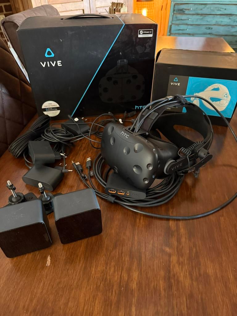 HTC Vive, Spelcomputers en Games, Virtual Reality, Ophalen, Zo goed als nieuw, VR-bril, Pc