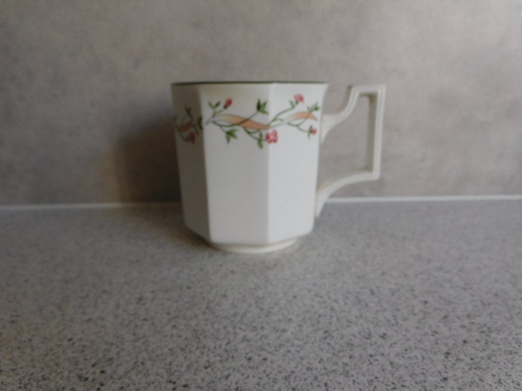 Mok 8,5x8 cm. Eternal Beau Johnson Brothers, Huis en Inrichting, Keuken | Servies, Ophalen of Verzenden, Zo goed als nieuw, Overige stijlen
