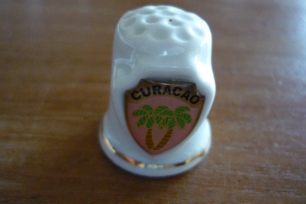 1 vingerhoedje '' CURACAO '', Ophalen of Verzenden, Zo goed als nieuw, Buitenland
