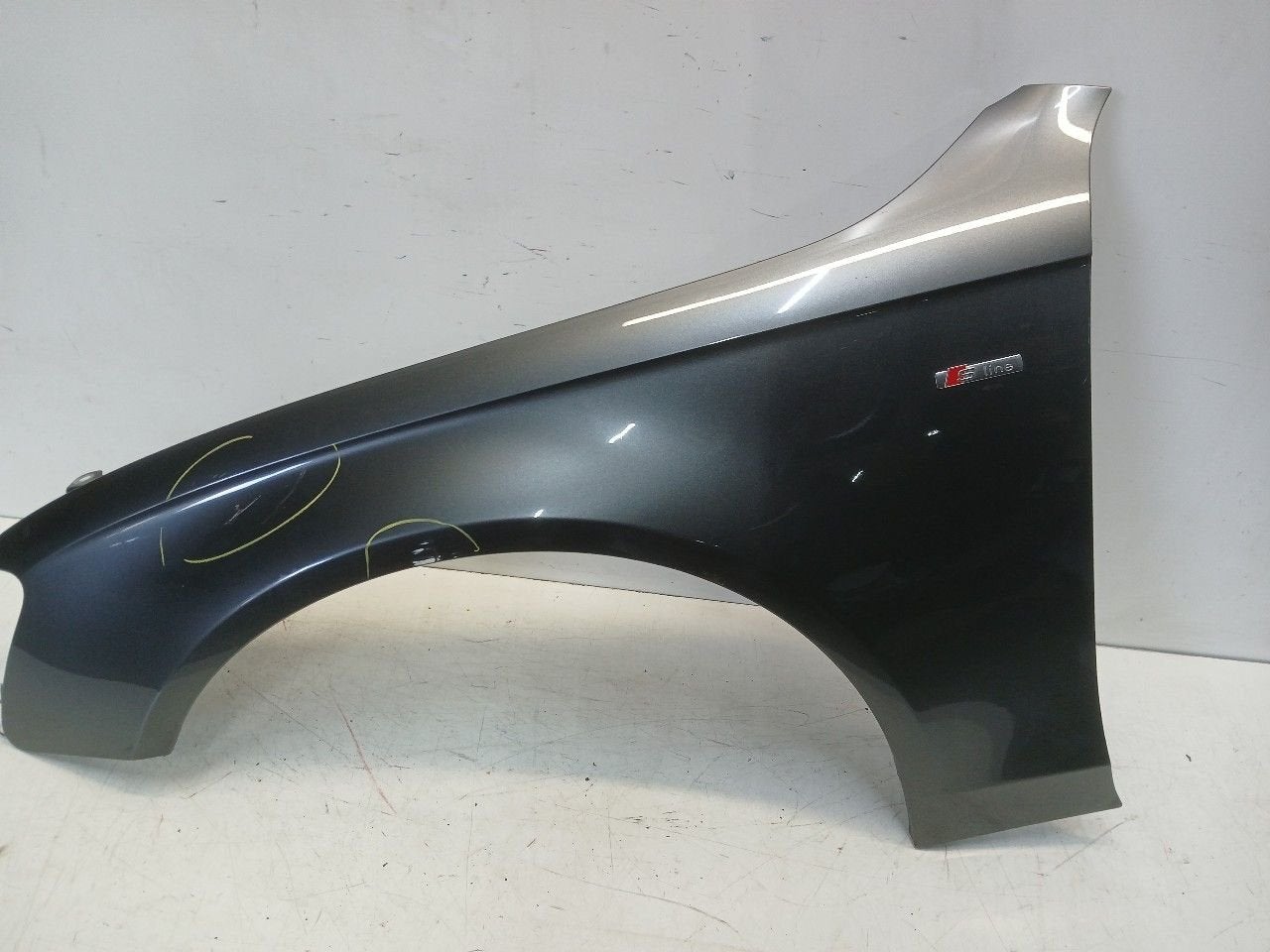 Spatbord links voor Audi A4