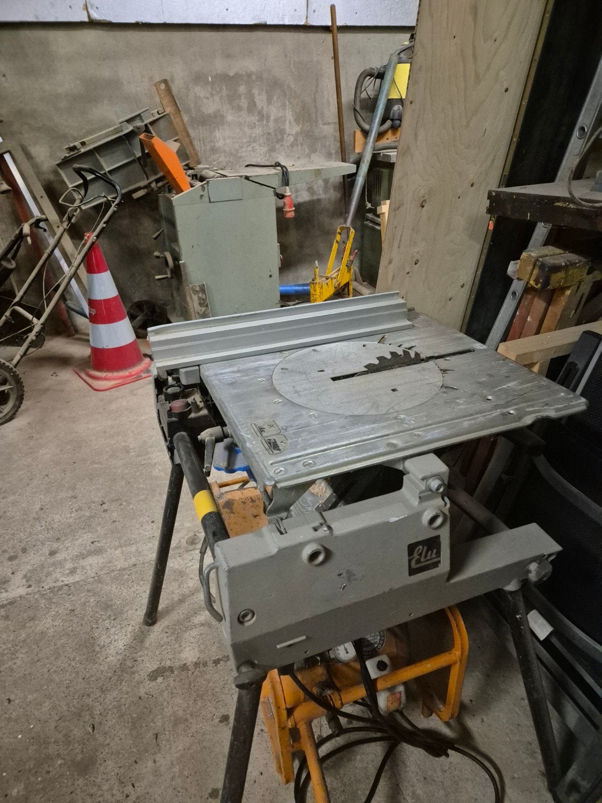 Elu Cirkelzaag/Tafelzaag - Krachtige Zaagmachine, Ophalen, Gebruikt, Cirkelzaag, 70 mm of meer