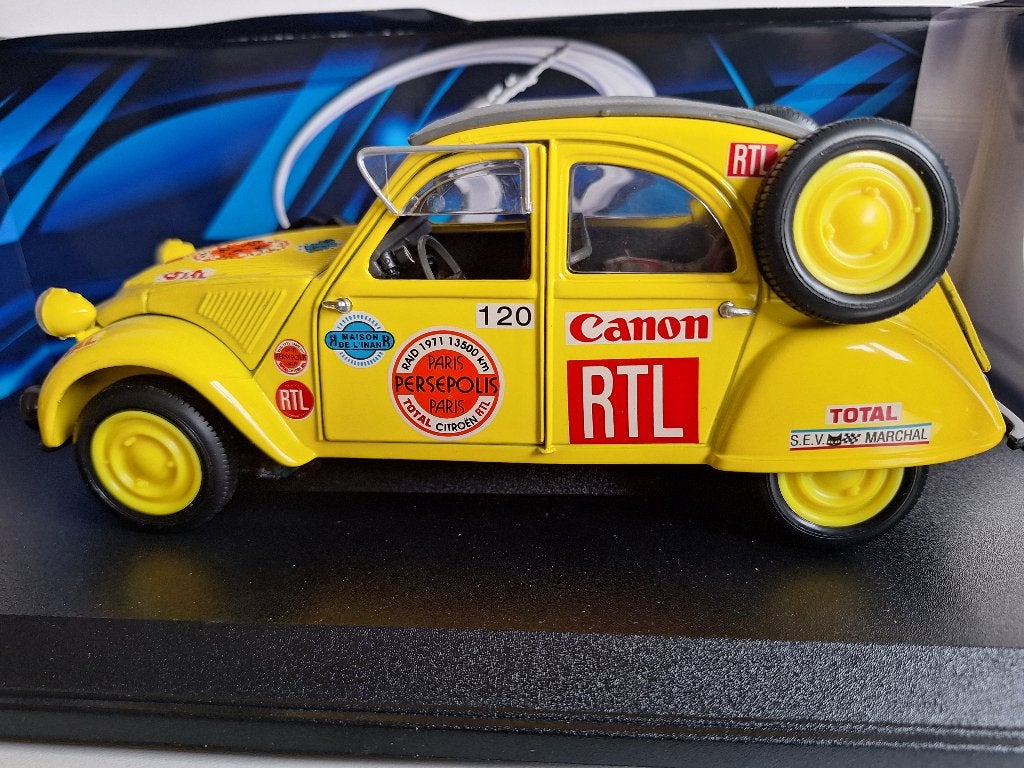 Citroen 2CV Rallye Raid Paris Persepolis 1952 Maisto 1/18, Ophalen of Verzenden, Zo goed als nieuw, Auto, Maisto