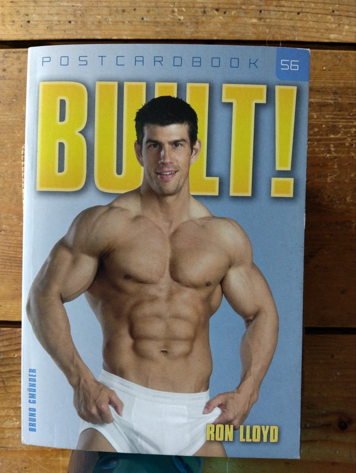 Gay. Built! Postcardbook 56 - Ron Lloyd & Bruno Gmünder, Ophalen of Verzenden, Zo goed als nieuw, Ron Lloyd & Bruno Gmünder, Europa overig