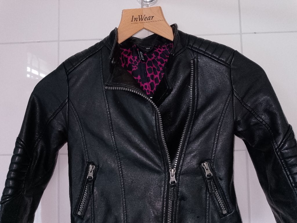 Stoer Zwart Imitatieleren Bikerjack Meisjes (Maat 122) Girls, Kinderen en Baby's, Meisje, Ophalen of Verzenden, Zo goed als nieuw