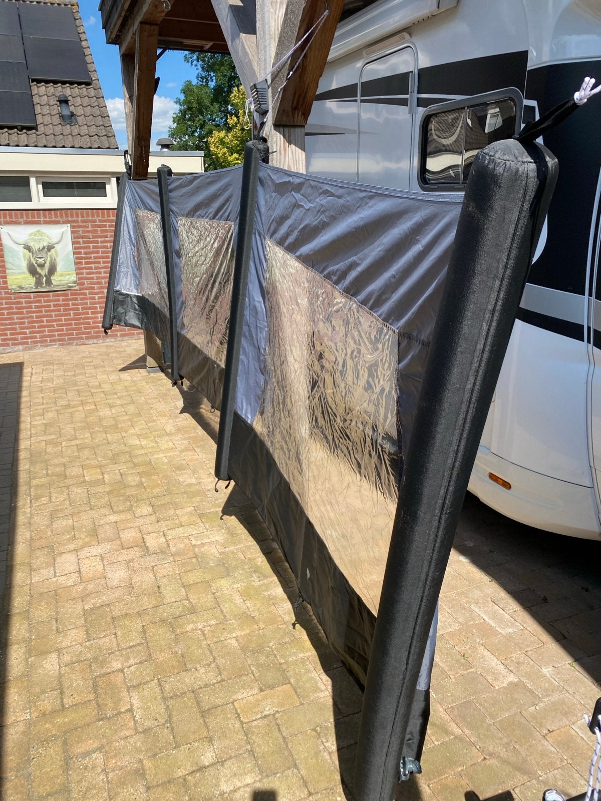 Opblaasbaar windscherm 6 meter met pomp, Ophalen, Zo goed als nieuw