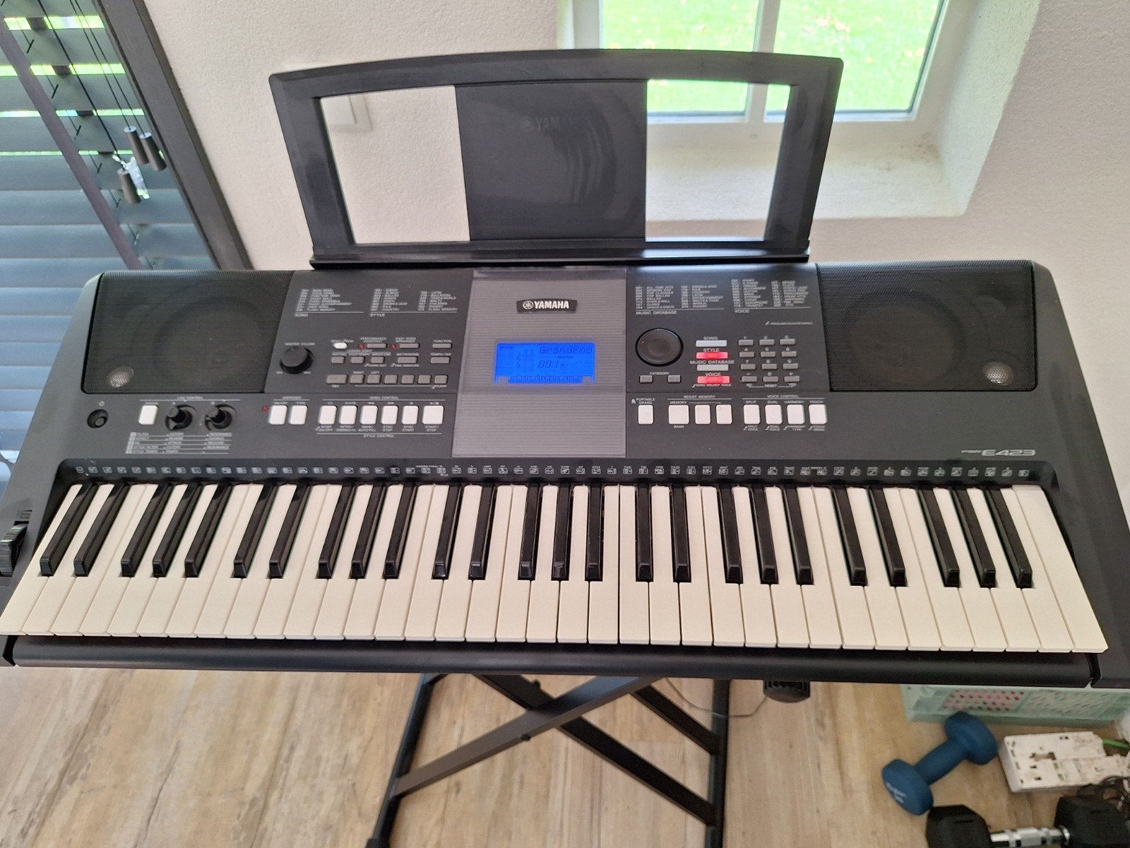 Yamaha PSR-E423 Keyboard met standaard en hoes, Ophalen, 61 toetsen, Met standaard, Yamaha