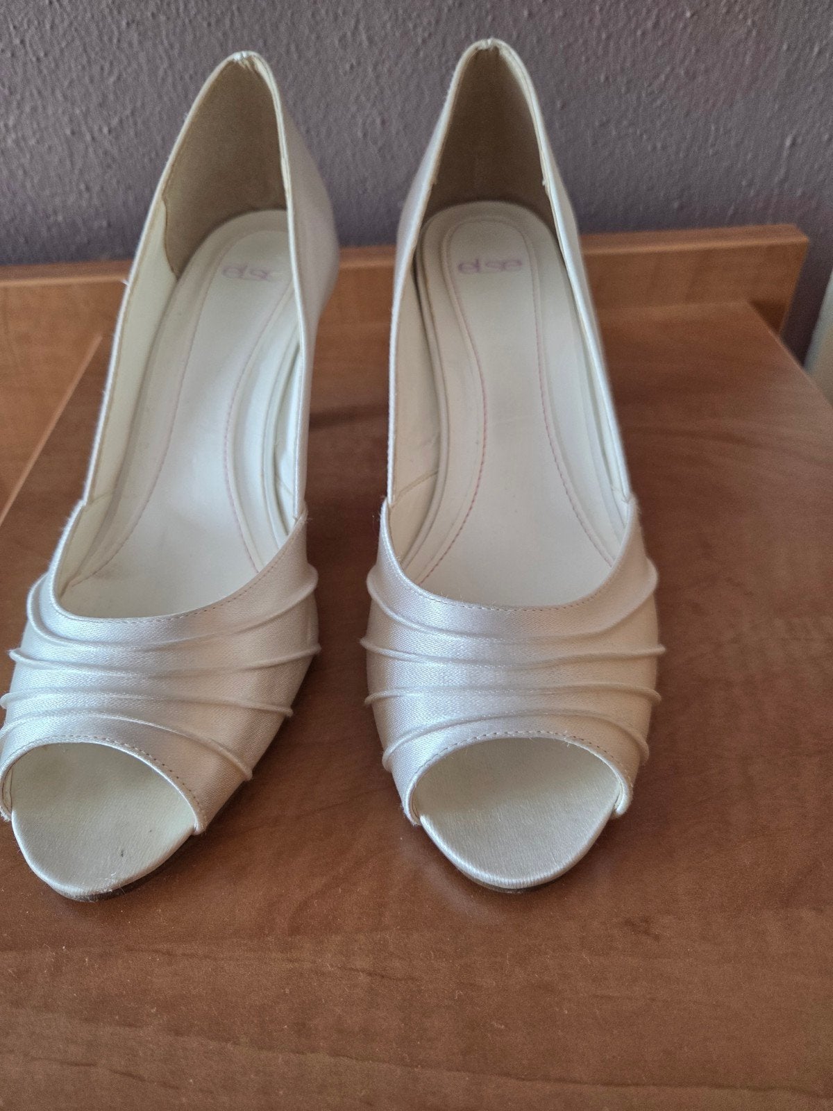 Witte pumps, Pumps, Wit, Ophalen of Verzenden, Zo goed als nieuw