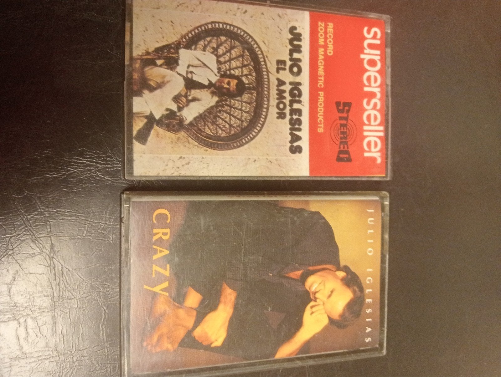 2 Julio Iglesias Cassettes: Crazy & El Amor, Cd's en Dvd's, Latin en Salsa, Gebruikt, 2 t/m 25 bandjes, Ophalen of Verzenden