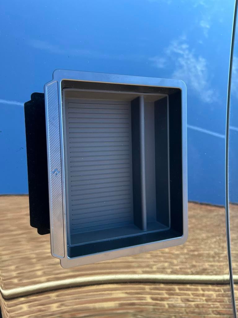 Spigen Model 3 Highland en Y Juniper opberg bakje midden con, Ophalen of Verzenden, Zo goed als nieuw