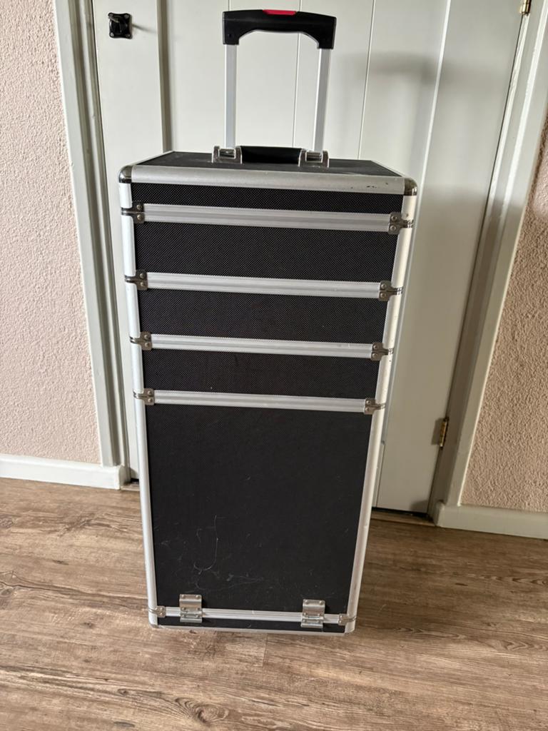 Trolley/koffer make-up, nagelstyliste GERESRVEERD, Ophalen, Zo goed als nieuw, Hard kunststof