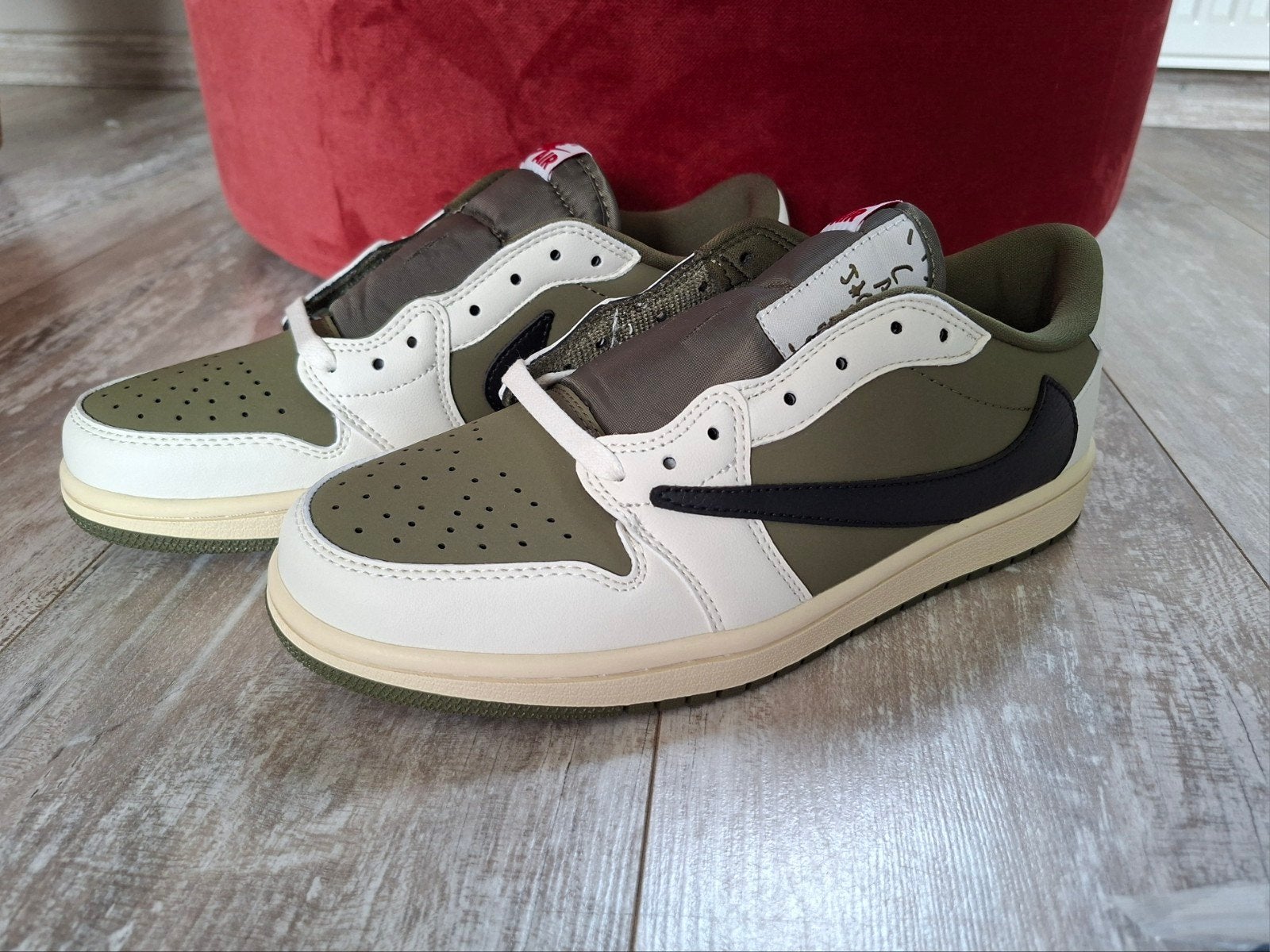 Nike Air Jordan 1 Low Travis Scott Reverse Mocha - nieuw!, Overige kleuren, Nike, Nieuw, Ophalen of Verzenden