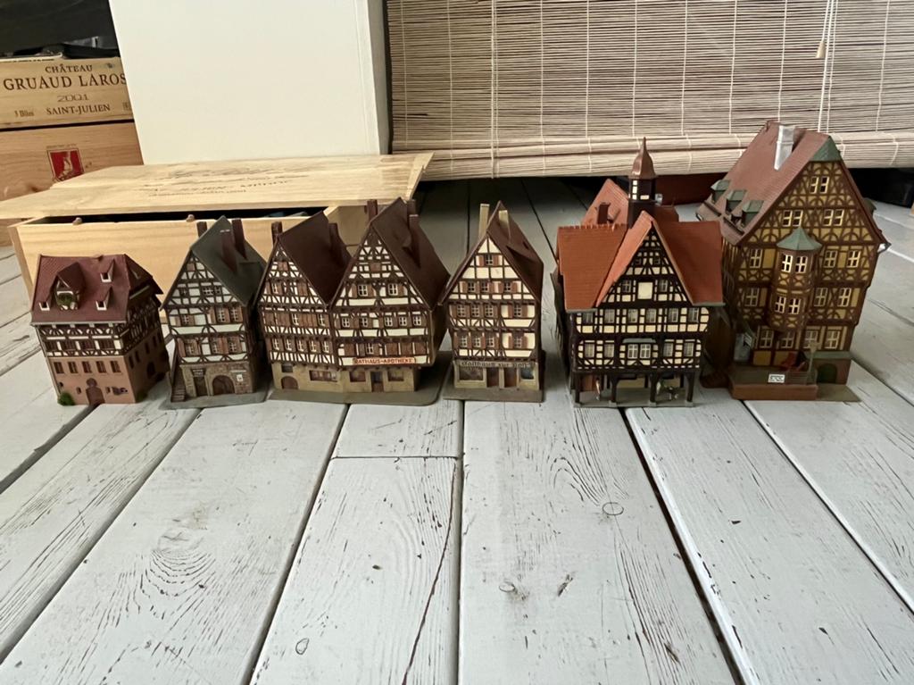 6 gedetailleerde vakwerkhuisjes - modelbouw, Hobby en Vrije tijd, Modelbouw | Overige, Ophalen of Verzenden, Gebruikt, 1:50 tot 1:144