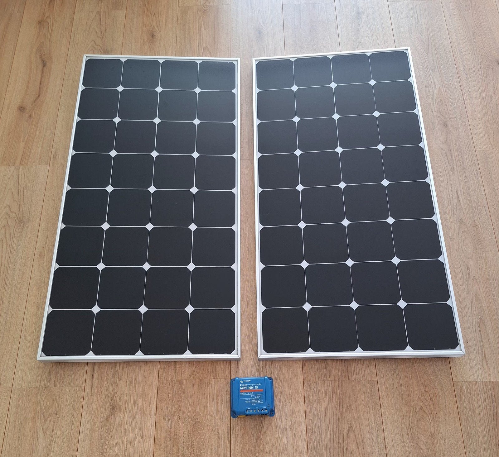 Set van 2 zonnepanelen en Victron MPPT 100/15 laadregelaar, Ophalen, Gebruikt, Motor en Techniek