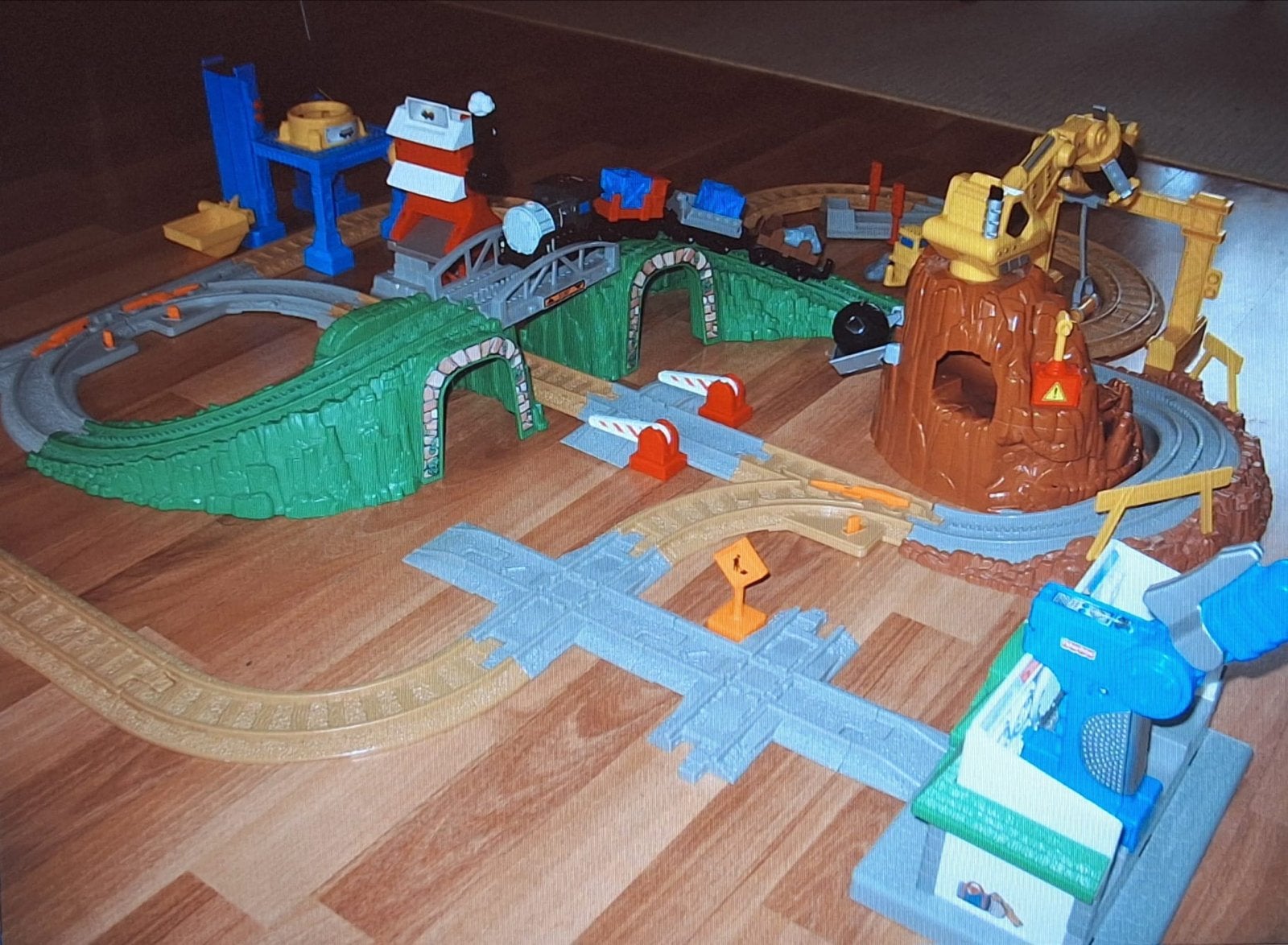 Fisher-Price GeoTrax Elektrische Treinset met Accessoires, Kinderen en Baby's, Ophalen, Zo goed als nieuw, Jongen of Meisje