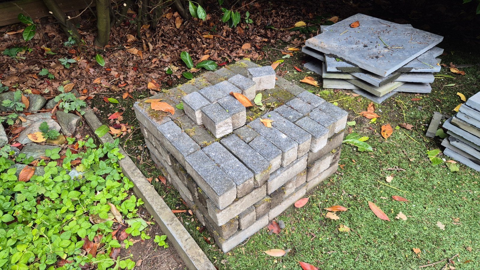100x Grijze betonklinkers met grove bovenkant (+-10 halve), Ophalen, Gebruikt, Klinkers, Minder dan 5 m²