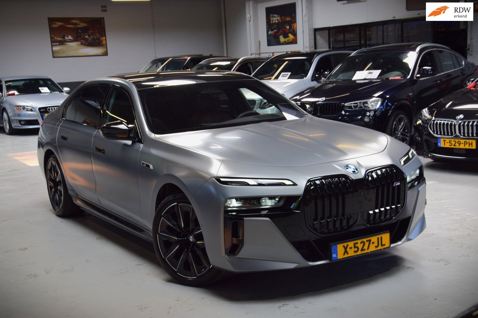 BMW 7-serie M760e xDrive Navi|Massage|Theater Screen|Auto-Do, Auto's, BMW, Automaat, Gebruikt, 2000 kg, Vierwielaandrijving