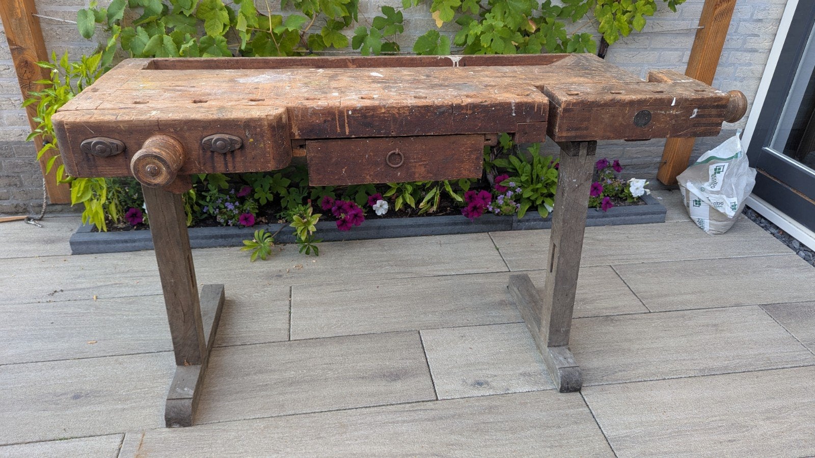 Antieke houten werkbank met bankschroef, Doe-het-zelf en Verbouw, Werkbanken, Ophalen, Gebruikt, 120 tot 170 cm, Bankschroef